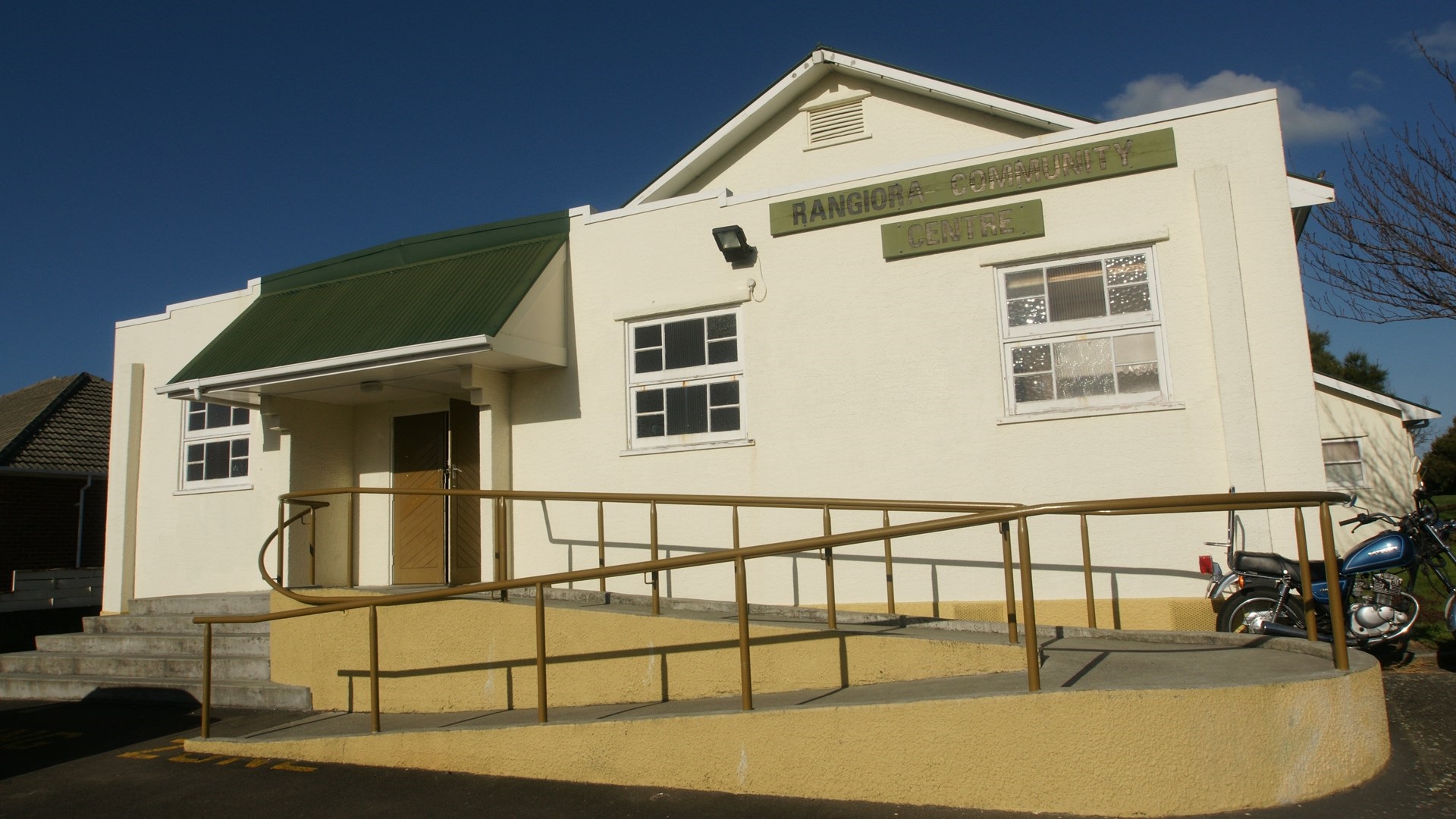 A typical 1950s public hall, built from stucco with a ramp up to the front doors.
