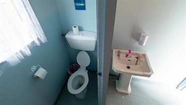Panoko Hall - bathroom