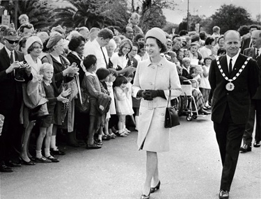 Queen Elizabeth II and then-Mayor Desmond Black walk through the Square, 20 March 1970.