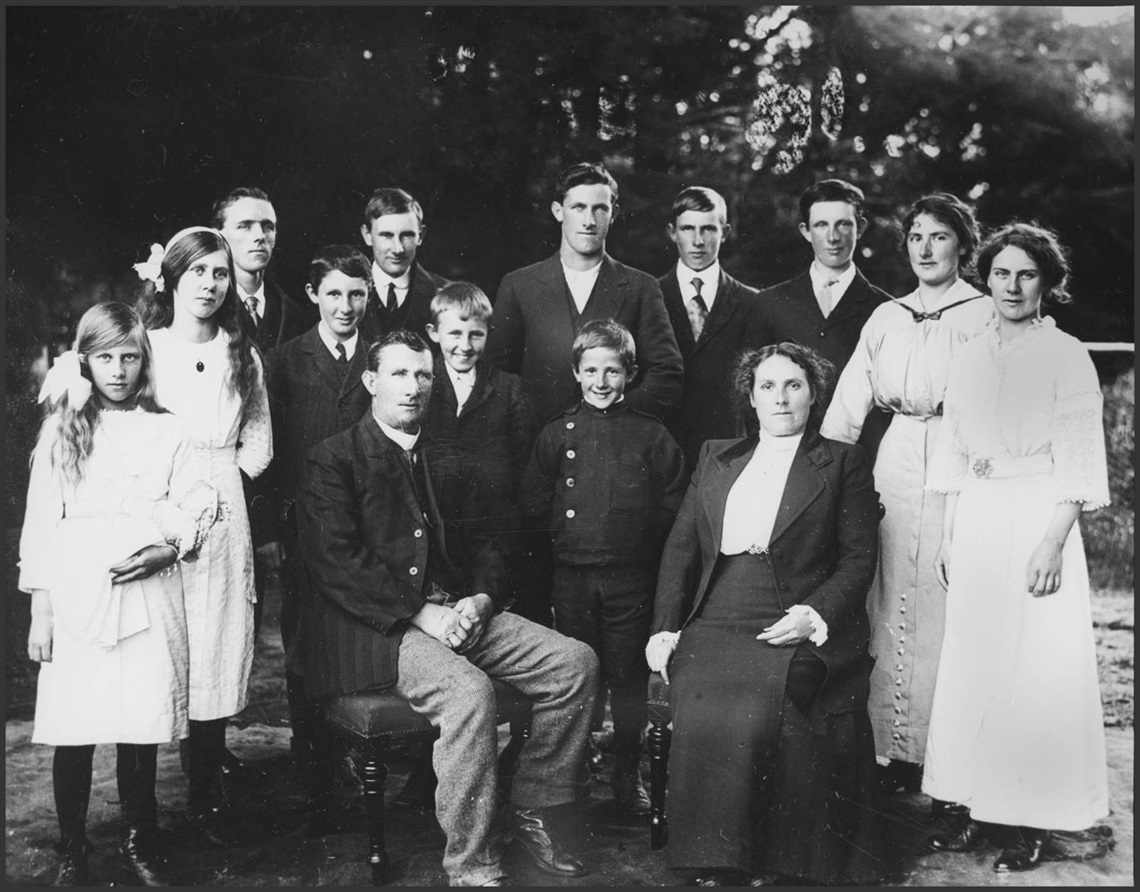 Heritage portrait of Charles and Jane Wildbore and 12 of their children.