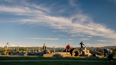 Log and tyre scramble