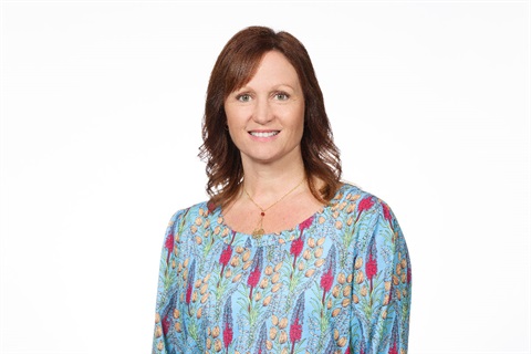 Head and shoulders photo of councillor Karen Naylor.