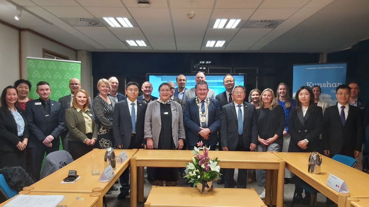 Elected members and representatives from the two research and development centres at the signing of the memorandum of understanding.